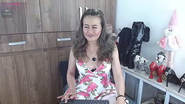 magenta maturr online show from December 19, 2025, 8:05 pm