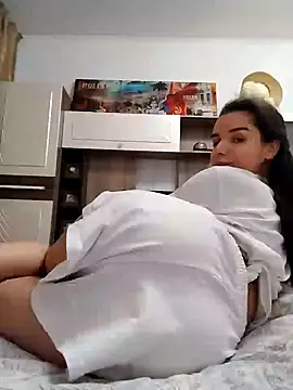 baby sweet girl  online show from January 9, 2025, 2:22 am