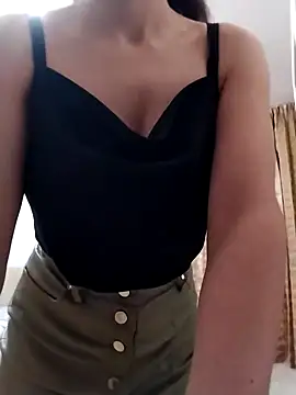 baby sweet girl  online show from March 14, 2025, 10:49 pm