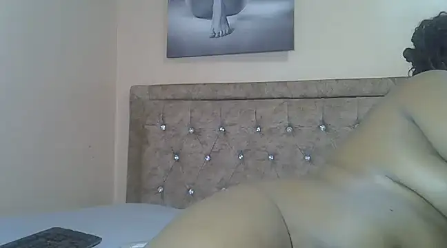 Snapshot of SexyVeey chatting on March 18, 2025, 9:43 pm SexyVeey online show from March 18, 2025, 9:43 pm