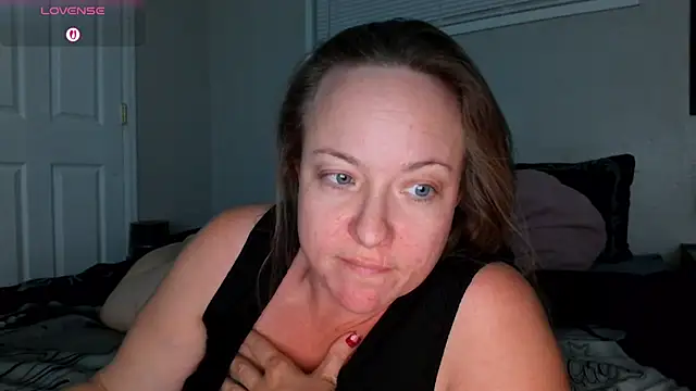 julimonroe online show from December 2, 2025, 3:12 am