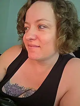 Snapshot of julimonroe chatting on April 29, 2026, 2:10 pm julimonroe online show from April 29, 2026, 2:10 pm
