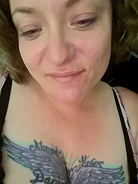 Snapshot of julimonroe chatting on May 24, 2026, 5:12 am julimonroe online show from May 24, 2026, 5:12 am