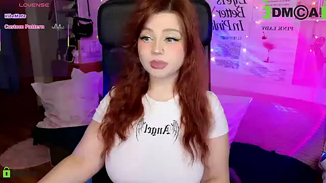 Snapshot of StellaMilla chatting on June 21, 2026, 10:45 pm StellaMilla online show from June 21, 2026, 10:45 pm