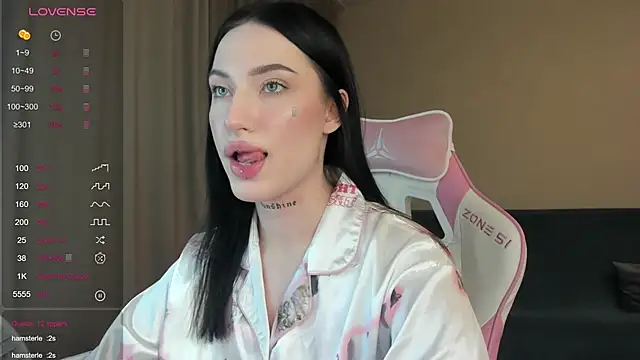 JenniferQueen11 online show from December 25, 2024, 10:48 pm