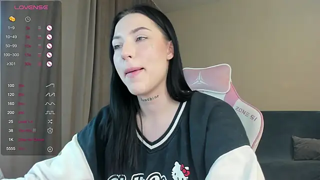 JenniferQueen11 online show from December 29, 2024, 9:50 am