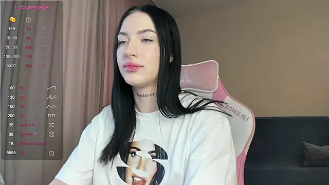 JenniferQueen11 online show from January 19, 2025, 6:20 am