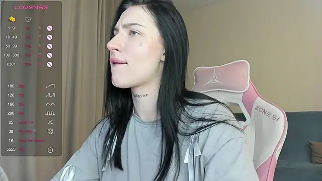 JenniferQueen11 online show from January 30, 2025, 8:21 pm