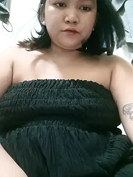 Snapshot of milkytitsmom4u chatting on December 4, 2025, 5:54 pm milkytitsmom4u online show from December 4, 2025, 5:54 pm