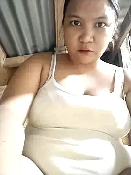 Snapshot of milkytitsmom4u chatting on February 26, 2026, 4:50 pm milkytitsmom4u online show from February 26, 2026, 4:50 pm