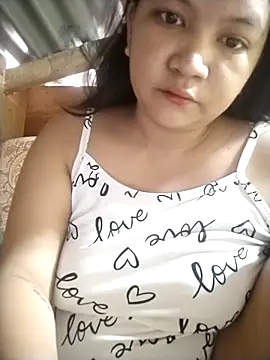 Snapshot of milkytitsmom4u chatting on March 1, 2026, 2:57 am milkytitsmom4u online show from March 1, 2026, 2:57 am