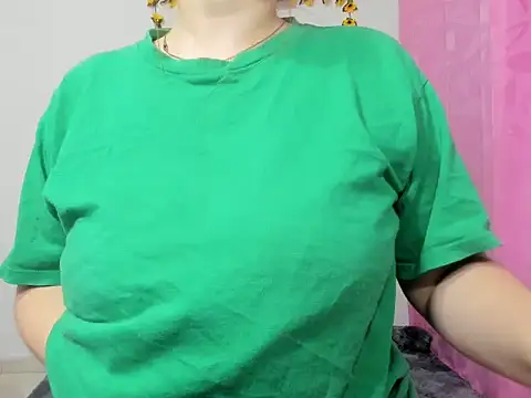 lorenitabella online show from September 9, 2025, 9:20 am