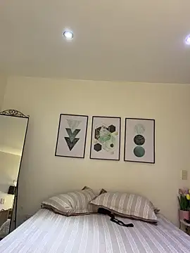 carminaurmommy online show from December 17, 2025, 2:39 am