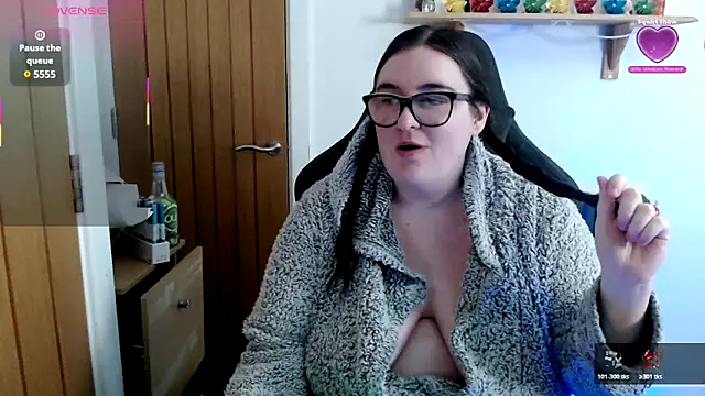 Snapshot of Rebecca_Summer chatting on April 23, 2026, 6:25 am Rebecca Summer online show from April 23, 2026, 6:25 am