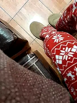 feet toes online show from February 22, 2025, 5:44 am