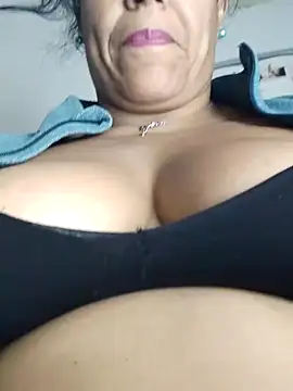 Snapshot of Molly_newman6 chatting on February 8, 2025, 6:55 pm Molly newman6 online show from February 8, 2025, 6:55 pm