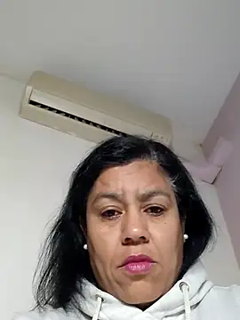 Snapshot of Molly_newman6 chatting on March 4, 2025, 6:15 am Molly newman6 online show from March 4, 2025, 6:15 am