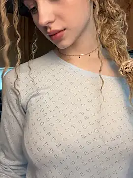 Snapshot of Camilla_Railian chatting on February 6, 2025, 2:26 pm Camilla Railian online show from February 6, 2025, 2:26 pm