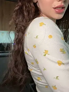 Snapshot of Camilla_Railian chatting on March 12, 2025, 6:33 pm Camilla Railian online show from March 12, 2025, 6:33 pm