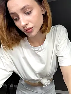 Snapshot of Camilla_Railian chatting on September 21, 2025, 2:35 am Camilla Railian online show from September 21, 2025, 2:35 am