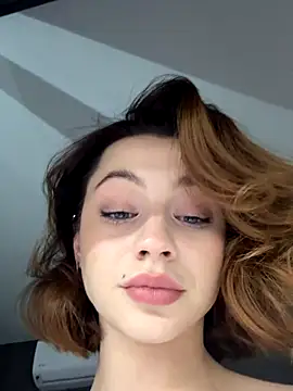 Snapshot of Camilla_Railian chatting on October 15, 2025, 12:11 am Camilla Railian online show from October 15, 2025, 12:11 am