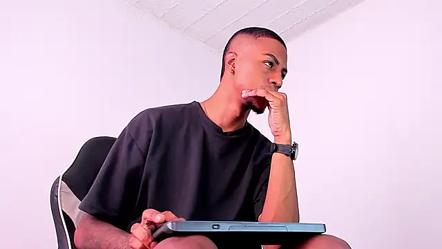 YeremiBrowm online show from February 19, 2025, 7:16 pm