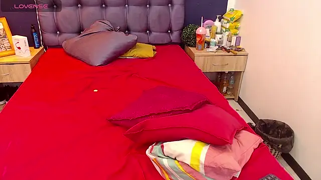 Keilyn Hot  online show from December 11, 2024, 8:39 pm