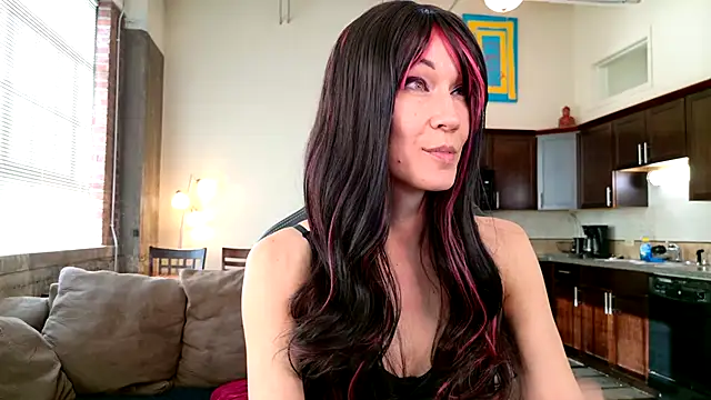 EveEnigma online show from December 19, 2024, 6:01 pm