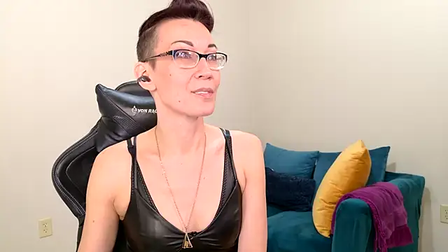 EveEnigma online show from February 20, 2025, 5:29 pm