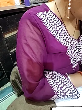 Snapshot of Diya_143 chatting on April 19, 2026, 6:10 pm Diya 143 online show from April 19, 2026, 6:10 pm