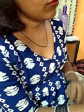 Snapshot of Diya_143 chatting on May 18, 2026, 5:35 am Diya 143 online show from May 18, 2026, 5:35 am