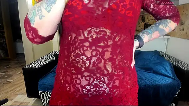 StacyTigerr online show from December 4, 2025, 4:05 pm