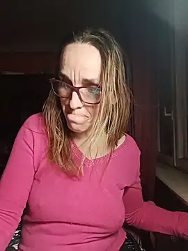 Snapshot of Dettybitch40 chatting on December 17, 2025, 4:24 pm Dettybitch40 online show from December 17, 2025, 4:24 pm