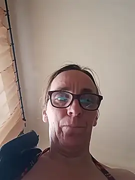 Snapshot of Dettybitch40 chatting on February 14, 2026, 10:23 am Dettybitch40 online show from February 14, 2026, 10:23 am