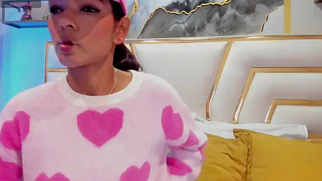 HannaPetit online show from September 29, 2025, 11:37 am