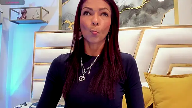 HannaPetit online show from October 2, 2025, 7:43 pm