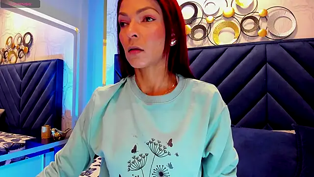 HannaPetit online show from November 25, 2025, 7:03 pm