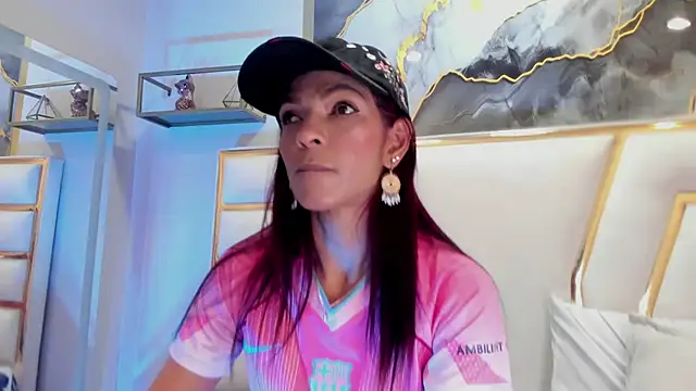 HannaPetit online show from February 14, 2026, 8:05 pm