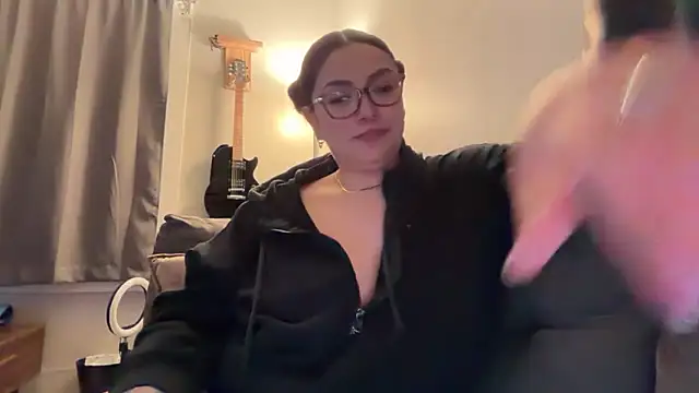 nativepumpkin95 online show from May 16, 2026, 2:19 am