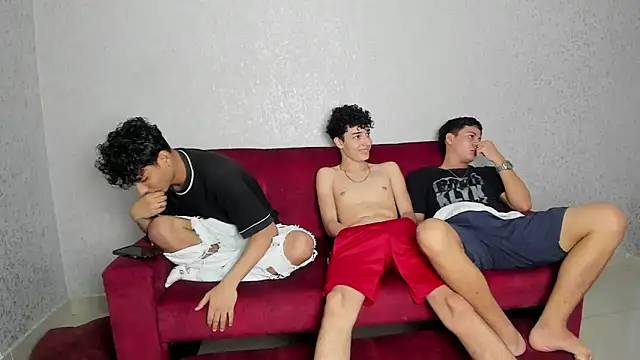 pelusos mens online show from January 8, 2025, 8:50 pm