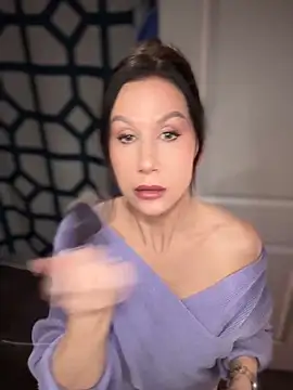 Snapshot of Fiona_Kent_ chatting on December 8, 2024, 6:17 pm Fiona Kent online show from December 8, 2024, 6:17 pm