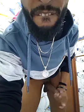 Snapshot of kingofextrasize chatting on April 7, 2026, 5:02 pm kingofextrasize online show from April 7, 2026, 5:02 pm