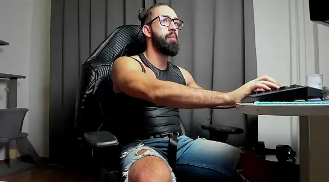 liamaesthetic online show from March 2, 2025, 6:40 pm