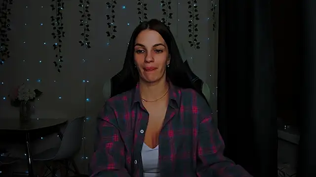 Snapshot of KarlaSim chatting on January 28, 2025, 10:56 pm KarlaSim online show from January 28, 2025, 10:56 pm