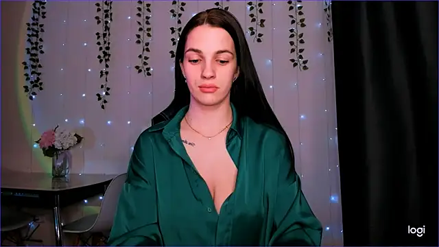 Snapshot of KarlaSim chatting on February 5, 2025, 8:25 pm KarlaSim online show from February 5, 2025, 8:25 pm