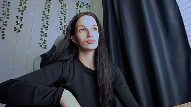 Snapshot of KarlaSim chatting on October 21, 2025, 1:45 pm KarlaSim online show from October 21, 2025, 1:45 pm