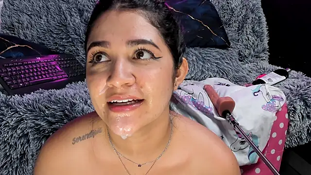 Snapshot of Emilyjhonson_01 chatting on October 1, 2025, 2:12 pm Emilyjhonson 01 online show from October 1, 2025, 2:12 pm