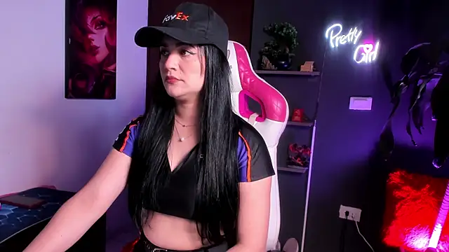 Snapshot of Emilyjhonson_01 chatting on October 22, 2025, 1:22 pm Emilyjhonson 01 online show from October 22, 2025, 1:22 pm