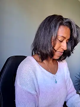 Goldenlace online show from January 13, 2025, 1:28 pm