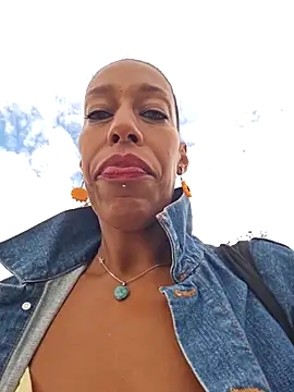 Goldenlace online show from September 10, 2025, 10:37 am